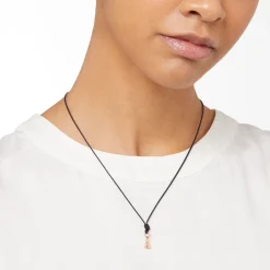 Alternative view of Ciondolo lettera "A" in oro rosa. Modello grande.