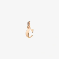 Ciondolo lettera "C" in oro rosa.