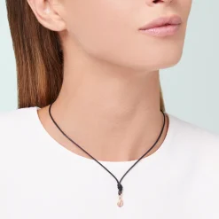 Alternative view of Ciondolo lettera "O" in oro rosa. Modello grande.