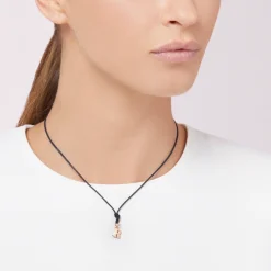 Alternative view of Ciondolo lettera "R" in oro rosa. Modello grande.