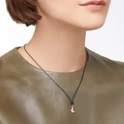 Alternative view of Ciondolo luna in oro rosa con diamanti.