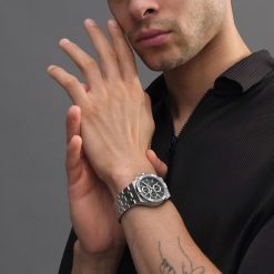 AI1118 SS002 330 1 lifestyle 3