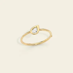 Alternative view of Anello castone a goccia e diamante bianco