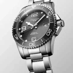 Alternative view of Longines Hydroconquest