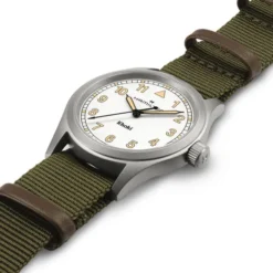 Alternative view of Quartz 38mm