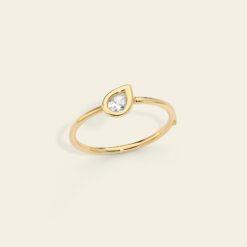 Alternative view of Anello castone a goccia e diamante bianco Marco Gerbella in oro 18 kt