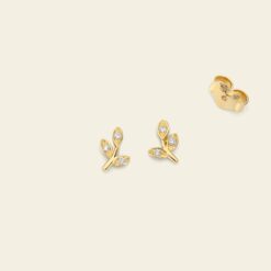 Alternative view of Orecchini Flora con foglie in oro e diamanti Marco Gerbella in oro 18 kt